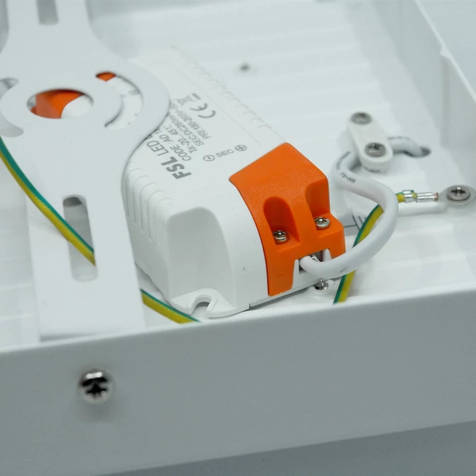 FSL DELUX S106 24W 4000K felületre szerelhető szögletes mélysugárzó