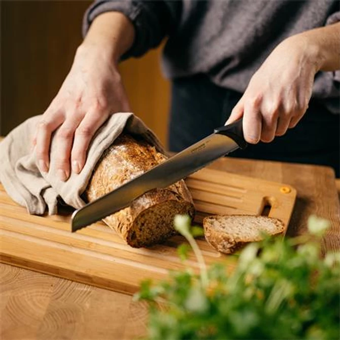 Kenyérvágókés, 23 cm, FISKARS 