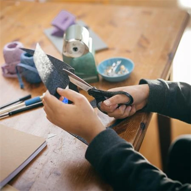 Olló, iskolai, 18 cm, FISKARS, csillámos fekete